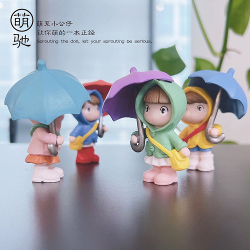 4-piece Umbrella Couple Figurines, Cake Baking Decoration PVC Crossbody Umbrella Couple Plush Home Accent Figurine