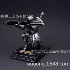 创意摆件执行官骑士笔桌面摆件笔托盔甲树脂工艺品