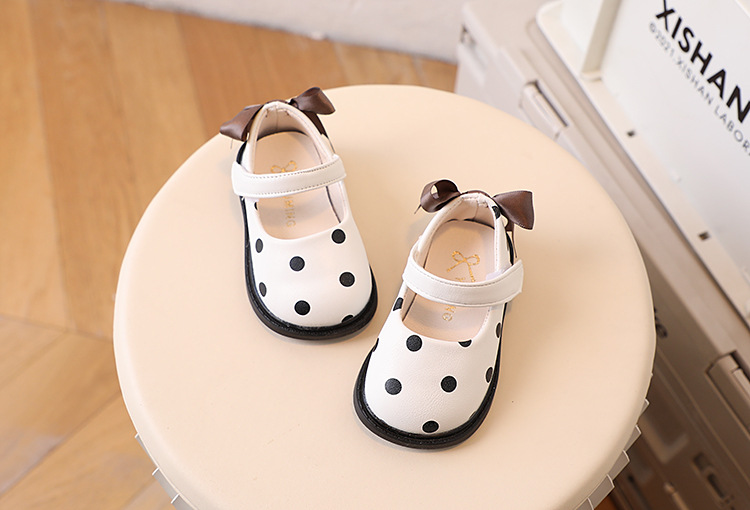 Mädchen Kleine Leder 2022 Frühling und Herbst Neue Kinder Weiche Sohle Polka Dot Casual Walking Bogen Prinzessin Schuhe_voghion.com