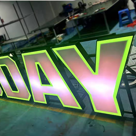 Personalizado color brillante 3D cartel de anuncios de linterna KTV dinámico en línea color completo dinámico estereoscópico cabeza de puerta de color