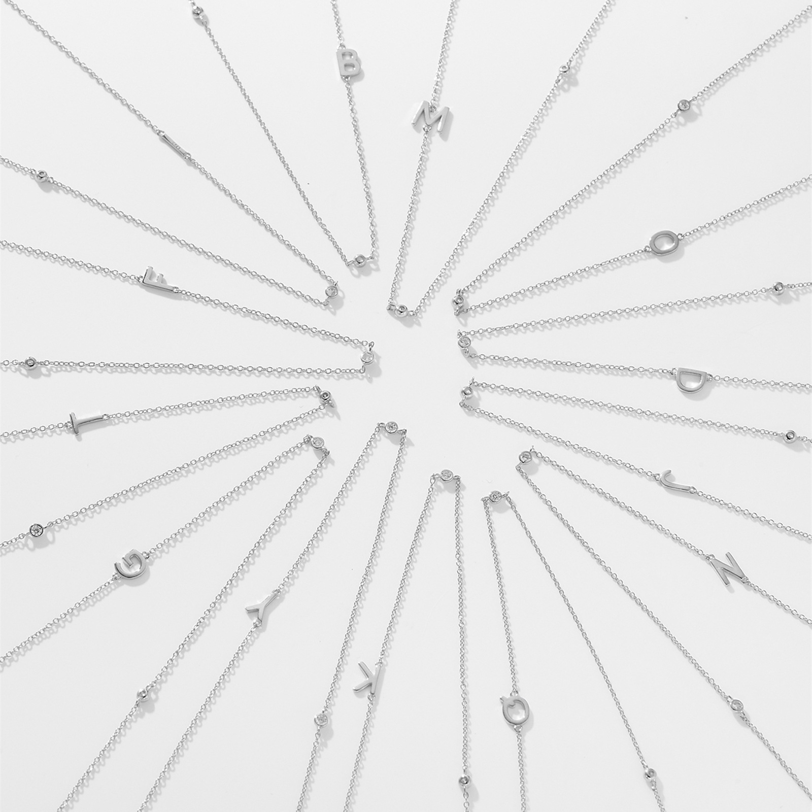 Collar con el alfabeto inglés de 26 letras para mujer, plata de ley S925, cadena de clavícula elegante y brillante, joyería nueva y popular en stock, venta al por mayor