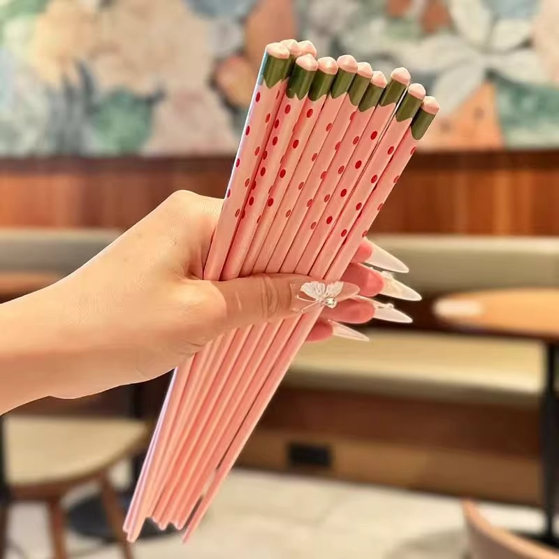 새로운 딸기 세라믹 젓가락 가정용 Ins 스타일 레스토랑 호텔 미끄럼 방지 쉬운 청소 높은 값 식기 고온 저항
