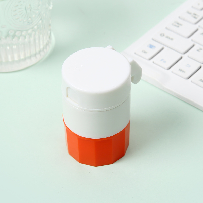 Cortador de medicina portátil de comercio exterior separado con tapa de molienda y trituración caja de medicina hogar viaje a prueba de polvo pequeña caja de medicina al por mayor