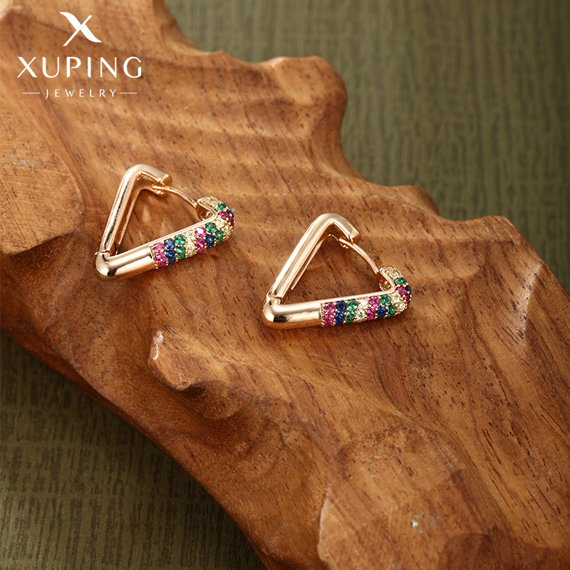 Joyería de Xupe nuevo color gema artificial con incrustaciones triángulo pendientes moda femenina temperamento nicho pendientes para las mujeres