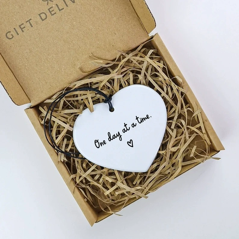 Трансграничные поставки Независимая станция Amazon Персонализированные фарфоровые белые любовные творческие изображения и изображения Подарочные подвески украшения