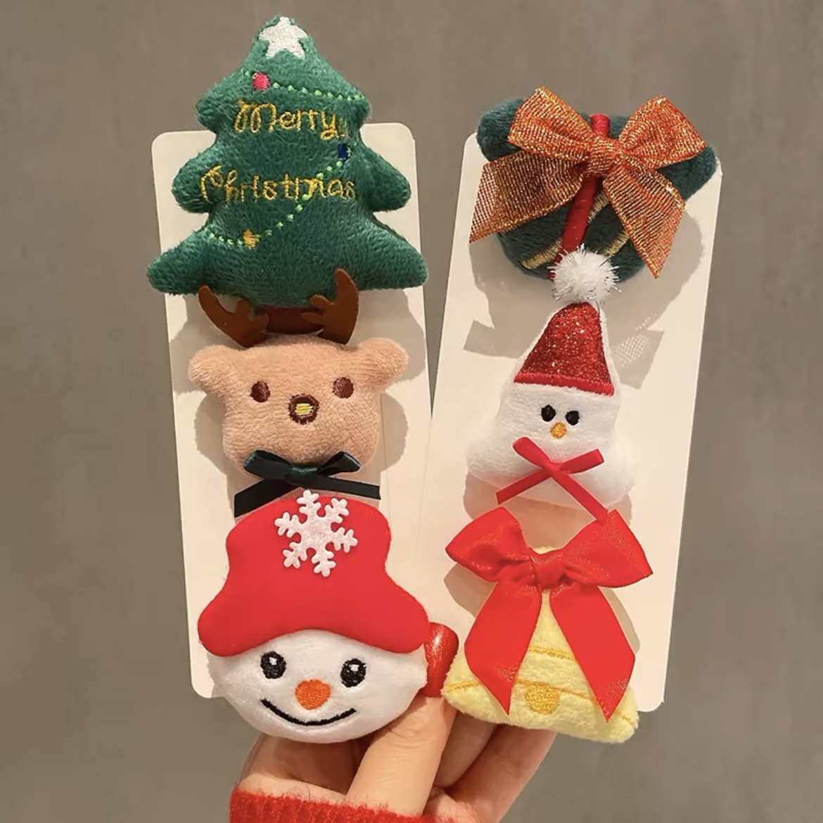 Broche de Navidad para mujeres regalos de alce pines para niños decoración de vacaciones pequeños regalos accesorios muñeco de nieve pequeños regalos image 8