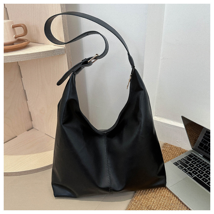 thumbnail image 1 of Bolso de hombro retro para mujeres, estilo de moda coreano 2025, bolso de axila elegante, bolso tote de moda para mujeres., 1 of 10