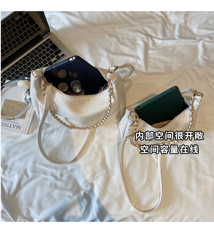 A niche, high-quality, large-capacity chain tote bag for women in the summer of 2025, a versatile and casual crossbody bag for students to commute to school undefined