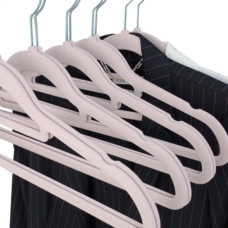 Percha de ropa al por mayor percha de plástico percha de almacenamiento de armario hogar flocado antideslizante sin costura flocado percha