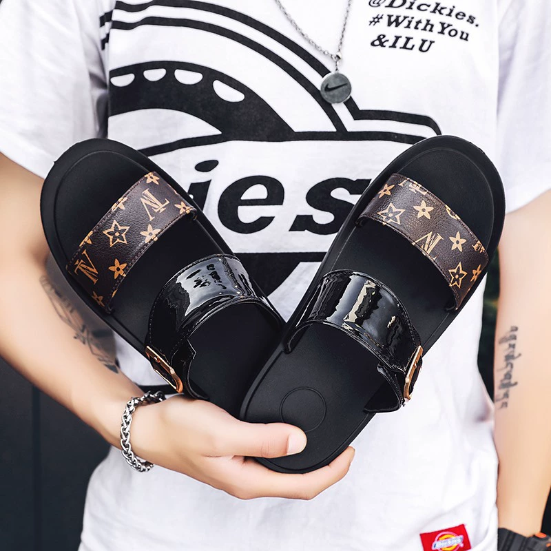 Летняя британская Повседневная пляжная обувь с дышащими рукавами и металлической пряжкой, черная и красная пляжная обувь, мужские сандалии, модные Нескользящие сандалии