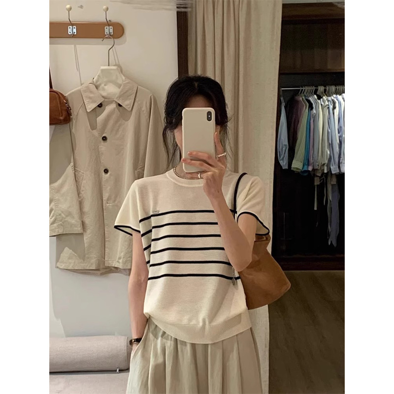背中がくり抜かれたブルーの右肩半袖Tシャツ、女性用夏用薄手シングルウェアデザインニッチニットトップ|undefined