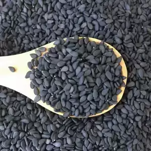 Новые черные кунжутные фермеры с кунжутами сезона производят натуральные сушильные зерна и зерновые сырья для одной части
