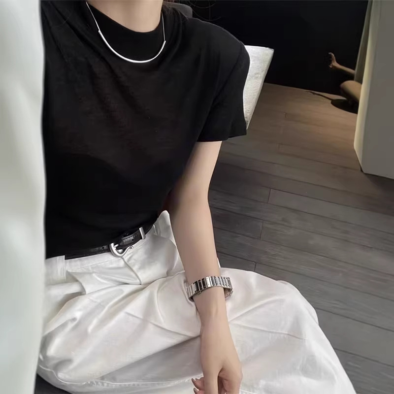 Áo thun nữ tay ngắn cổ tròn vải lụa tơ tằm form chuẩn vai — màu đen chi tiết 2