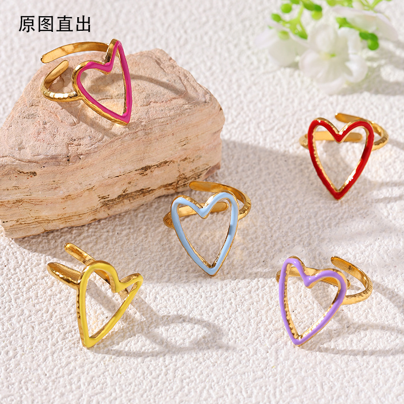 Tina Europa y los Estados Unidos transfronterizos de acero inoxidable colorido goteo de aceite amor anillo nicho ligero lujo joyería de corazón de桃 mujer al por mayor