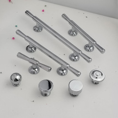 フランスメッキ黄銅取っ手銀色クロムメッキ取っ手北欧現代シンプルキャビネットドア取っ手工場卸売り特恵