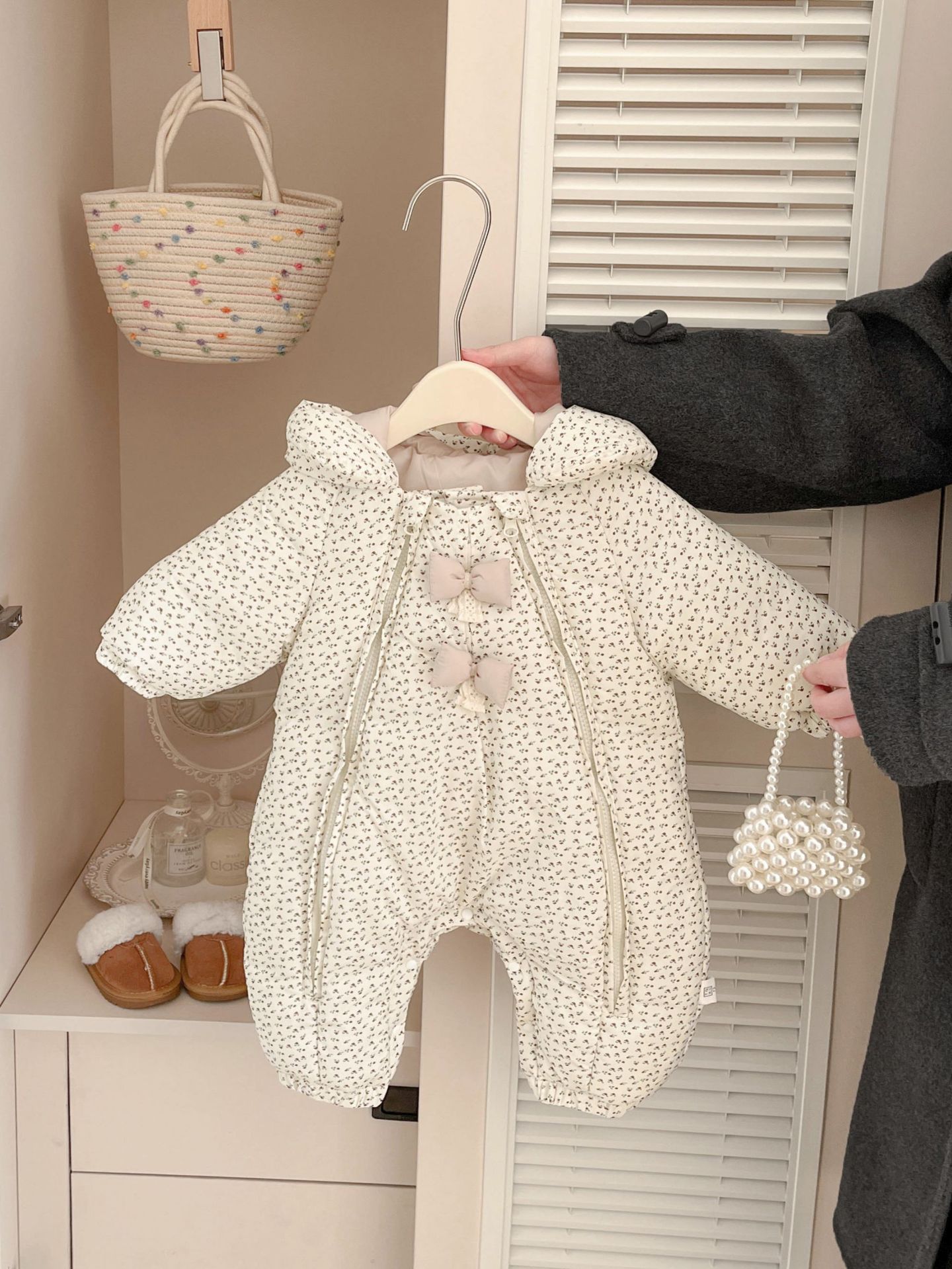 Ropa de bebé recién nacido, algodón intercalado grueso y cálido, camiseta de pluma de algodón, invierno, ropa de salida de flores extranjeras para bebés
