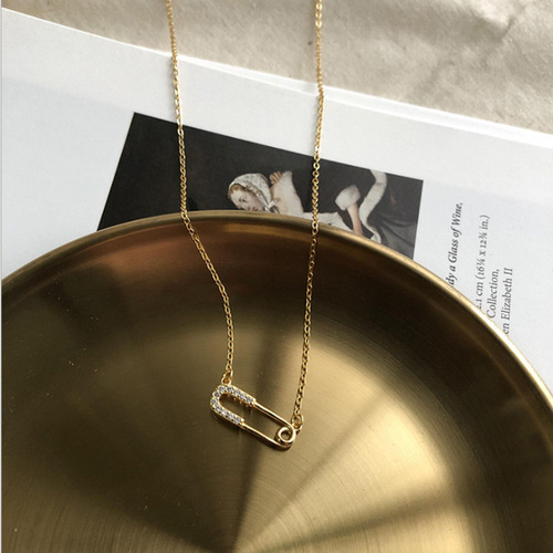 Japanese and Korean-style cross-border accessories, Insta-minor design sense safety pin lock chain, simple temperament diamond necklace for women
