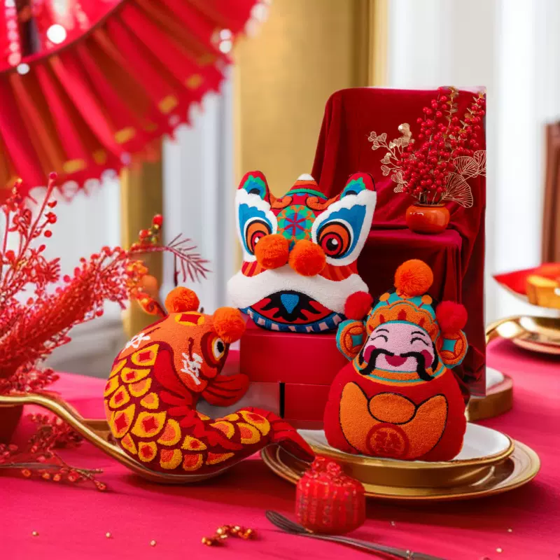 中国风国潮抱枕公仔3d立体刺绣醒狮锦鲤财神元宝招财家居喜庆