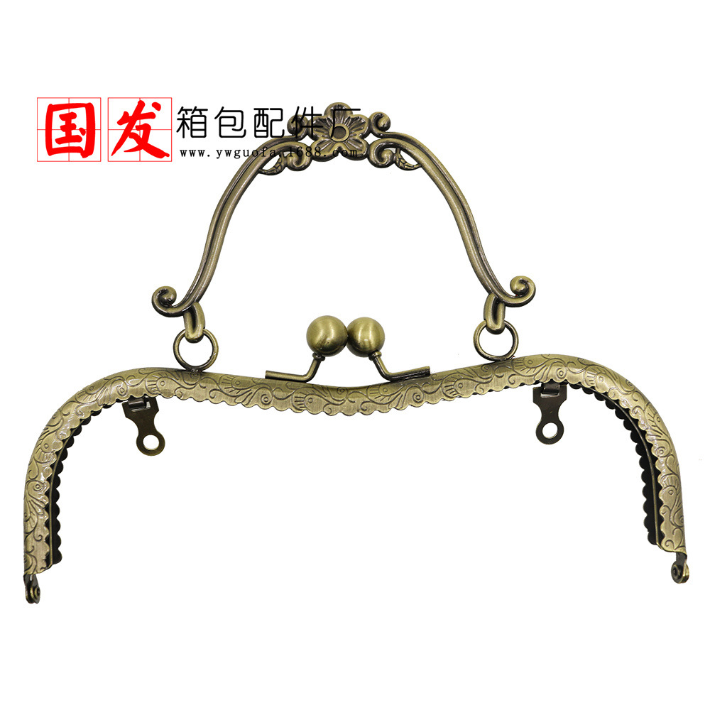 [agujero de tornillo] 20.5CM flores de dragón y phoenix M encaje flor de ciruela mano mano mano oro portátil bolsa hardware al por mayor