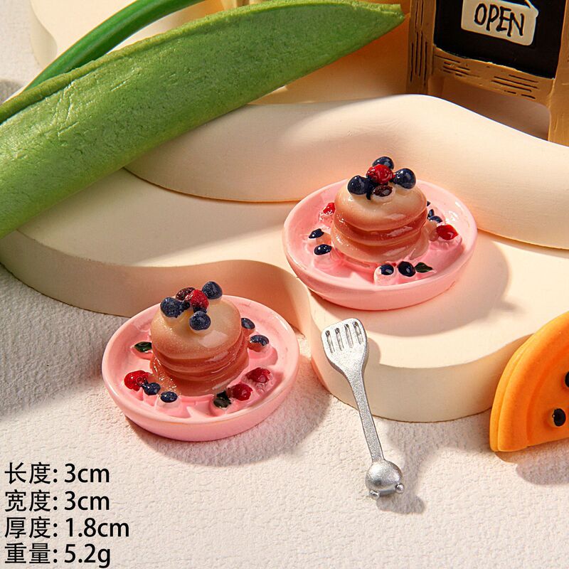 DIY冷蔵庫はアクセサリーのおもちゃの部品を貼ってデザートのケーキをシミュレーションします。|undefined
