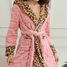 秋冬轻奢个性睡袍豹纹浴袍法兰绒开衫系带连帽浴袍女士家居服战袍