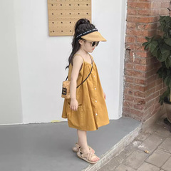 2024夏季新款女童休閒寬鬆薑黃棉麻吊帶裙大口袋系扣背心連衣裙