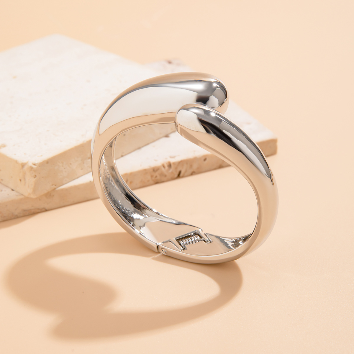 66g Weight wristband, Bangle Classification Alloy Chain Material Street Occasion Alloy Material Geometric Pattern Women's Gender Plating Design Retro, Exaggerated Style Retro Exaggerated Geometric Alloy Bangles Wholesale 17