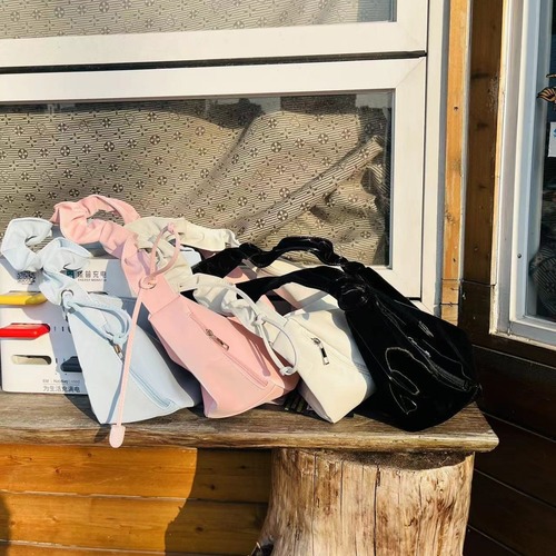 Korean style niche pleated cloud bag, versatile and simple commuter dumpling bag, new style girls' large capacity crossbody bag