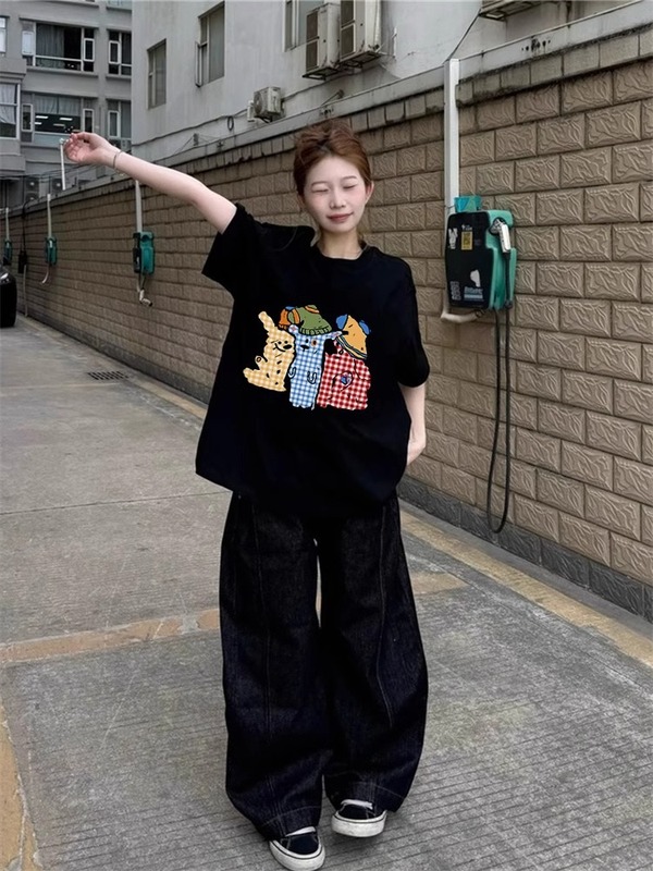 アメリカの純綿の黒い半袖のtシャツの女性の夏の新型のデザイン感の小さい大衆のゆったりしている大きいサイズの半袖の太ったMMの上着の潮|undefined