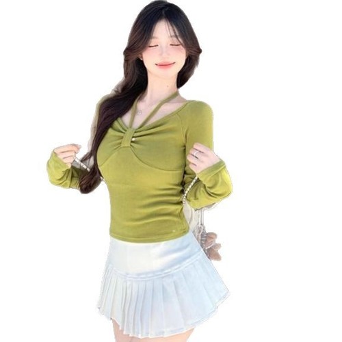 Sleek, subtly alluring thermal bonded base-layer halterneck long-sleeve T-shirt for women—perfect for autumn and winter, offering a flattering, figure-flattering design that’s both cozy and chic.