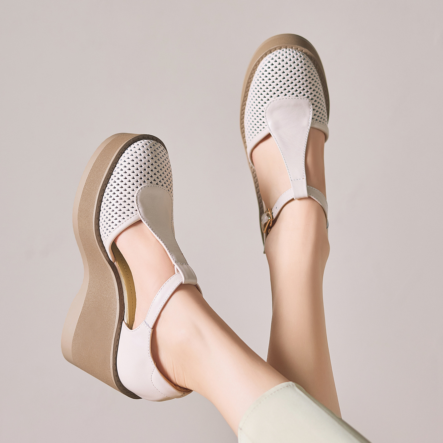 Sandal cao gót nữ đế dày 9.5 cm quai khóa chữ T phong cách tổ chim — màu trắng ngà