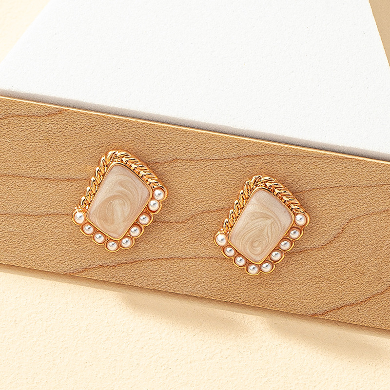 Retro elegant geometric square trend earrings from pearl