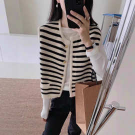 小香风黑白条纹无袖针织马甲外套女春秋开衫外搭外穿毛衣马夹背心