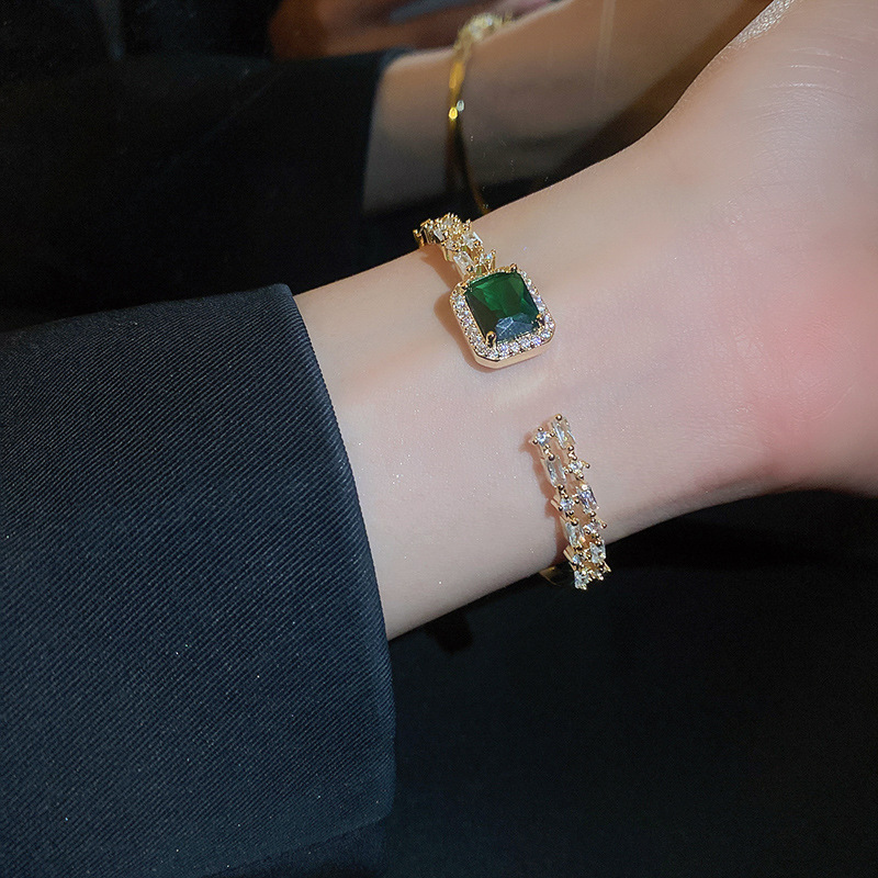 Square bracelet with zircon