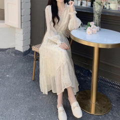 早秋2025新款女法式温柔风长袖蛋糕连衣裙秋季长款感小众显瘦裙子