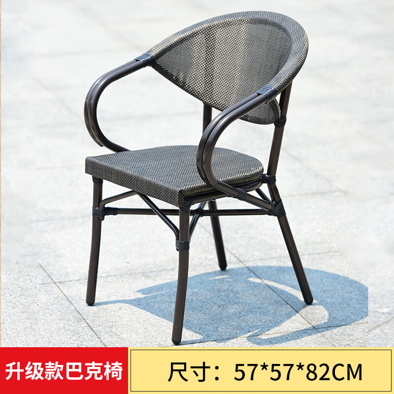 Taburetes al aire libre, sillas, mesas y sillas, balcón, patio, café, té, leche, comidas en el interior