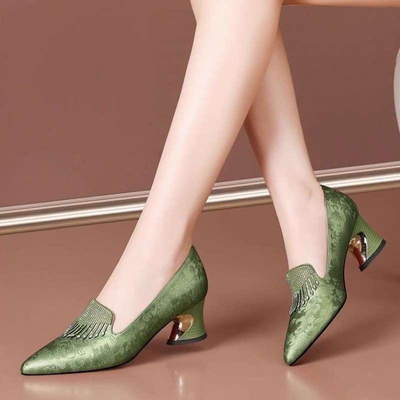 Brand Off-Size Chinese Style Rhinestone Pointed Toe Thick Heel Flats 2025 Spring and Summer New Fashion Versatile Large Size Women's Shoes