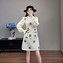 2025秋季新款米白粗花呢山茶花连衣裙复古名媛风优雅无袖连衣裙