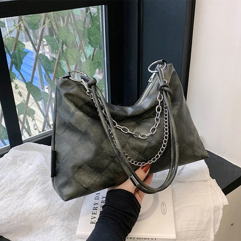A niche canvas bag with a large capacity for women, a trendy 2023 new style for work, commuting, and student classes, a single-shoulder underarm tote bag undefined