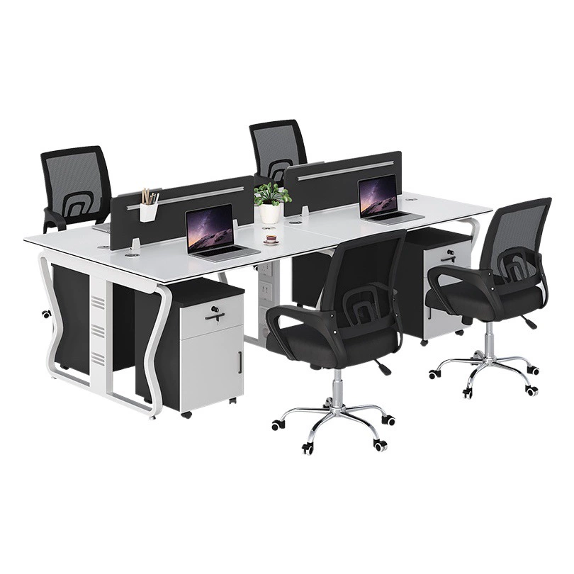 Рабочий стол на заводе в источнике