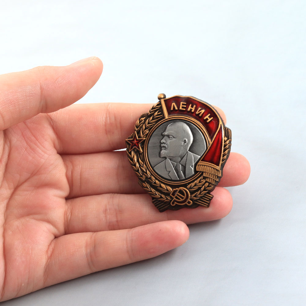 Replica of the Soviet Lenin Medal, Vintage Distressed Craftsmanship, Enamel-Painted Commemorative Badge, Collectible Accessory Pin