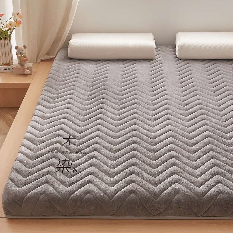 Thickened milk velvet warm mattress pad for winter, suitable for home, bedroom, student dormitory, and rental apartments Thickened milk velvet warm mattress pad for winter, suitable for home, bedroom, student dormitory, and rental apartments