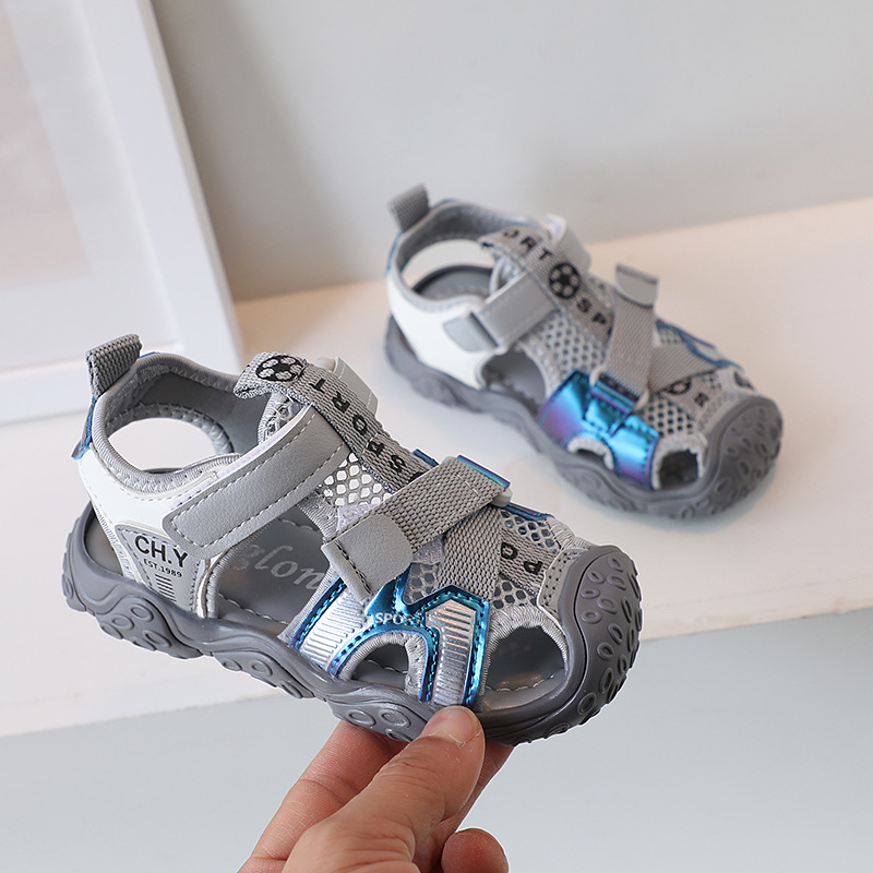 Sandales pour enfants d'été 2023, chaussures de plage anti-coups de pied Baotou à semelle souple pour garçons, sandales de sport creuses pour filles_voghion.com