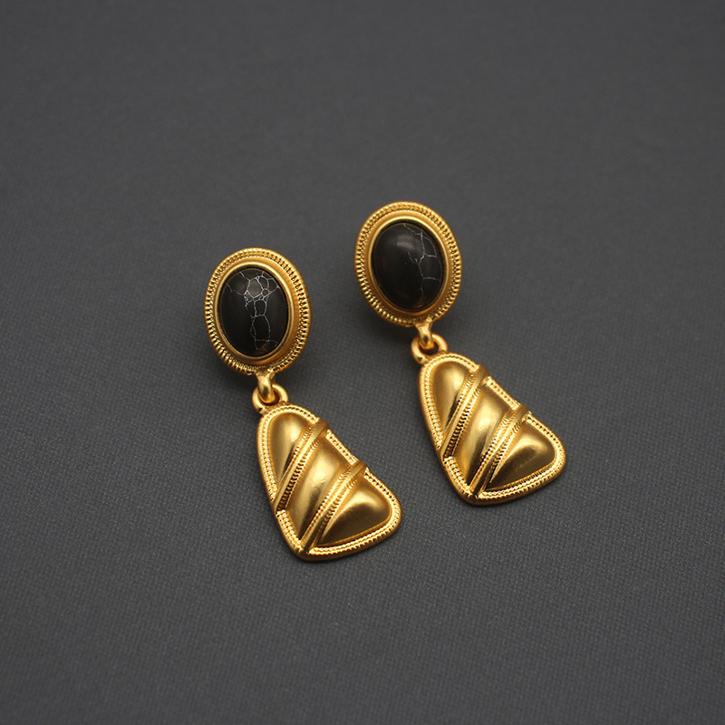 Set collana e orecchini con pietre in oro vintage geometrico_voghion.com