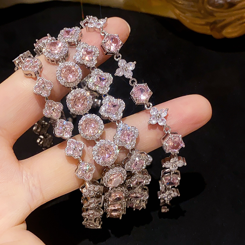 French-Style Pink Flower Clasp Zircon Bracelet, Light Luxury High-End Bracelet, Sweet and Fashionable Jewelry with a Unique Design