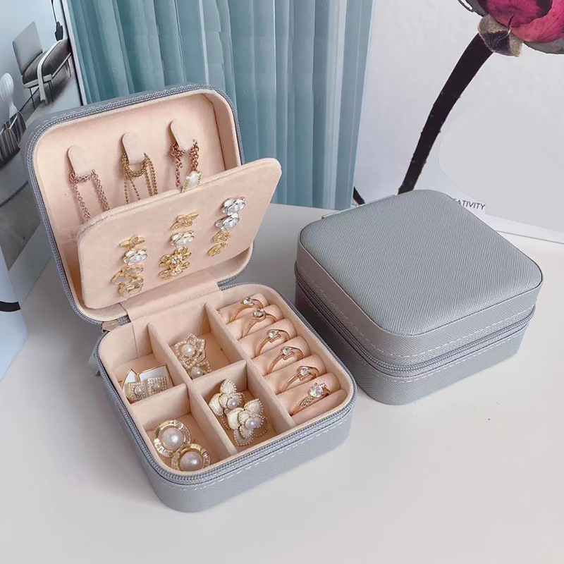 작은 더블 레이어 스터드 귀걸이 - 크로스 패턴 그레이, 10*10*5CM