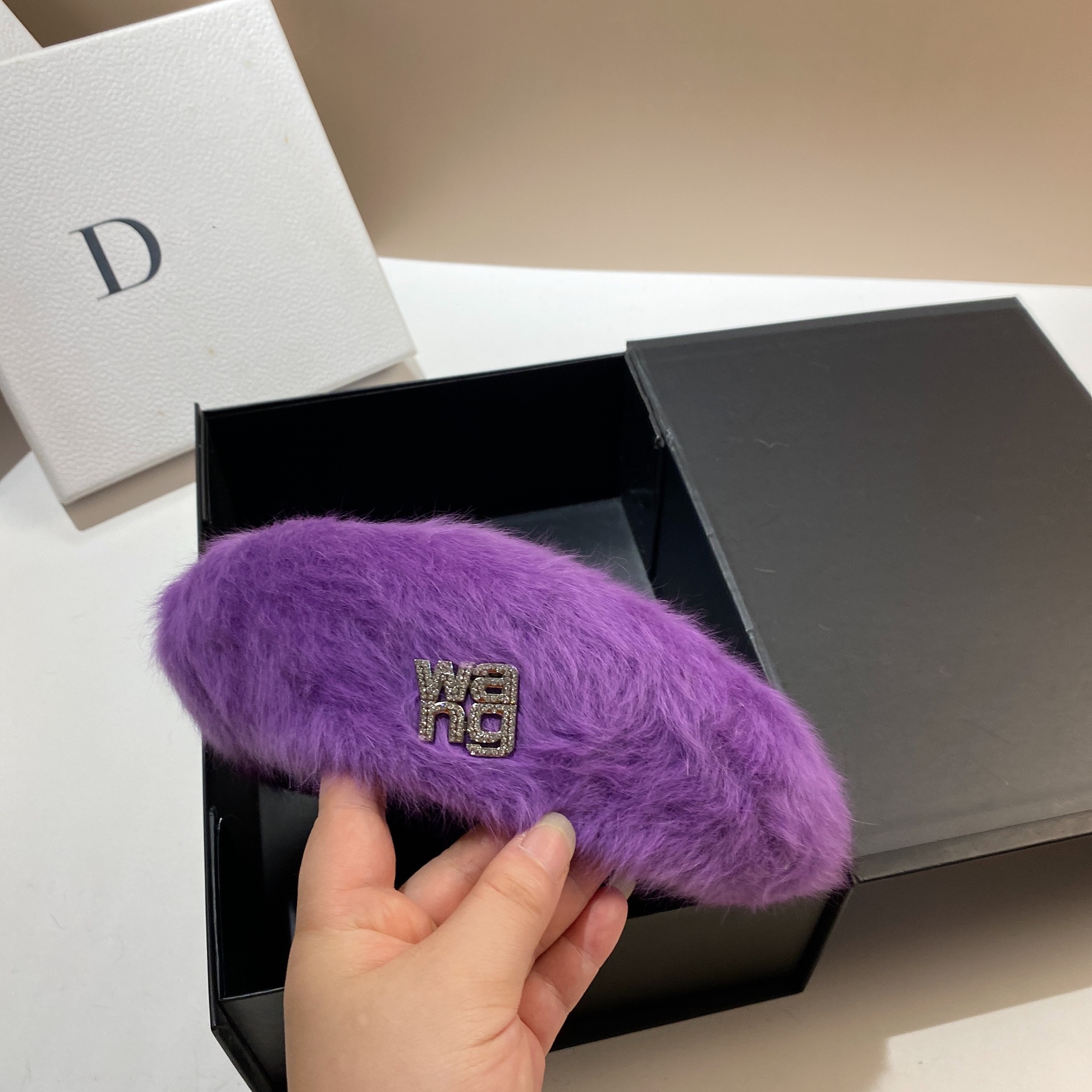 Rabbit hair beret women's Korean version autumn and winter plush diamond inlaid king octagonal fashion socialite style_voghion.com