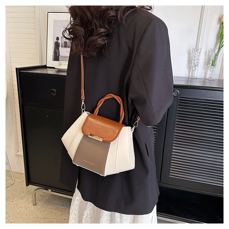 577g Weight Polyester Lining Material Zipper Closure Type Single Shoulder Strap Strap Type Crossbody Bag Bags Type Casual, Daily Occasion Pu Leather Material Color Block Pattern All Seasons Season Women's Gender Streetwear Style Square Shape Medium Size Women's Medium Pu Leather Color Block Streetwear Square Zipper Crossbody Bag 6