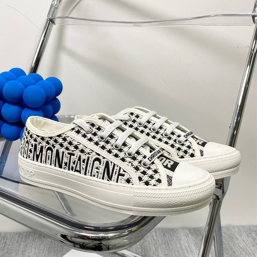 Hong Kong retro primavera y verano nuevo D casa gruesa zapatos de lona bordados 2025 letras correa de zapatos de plantilla universal para mujeres