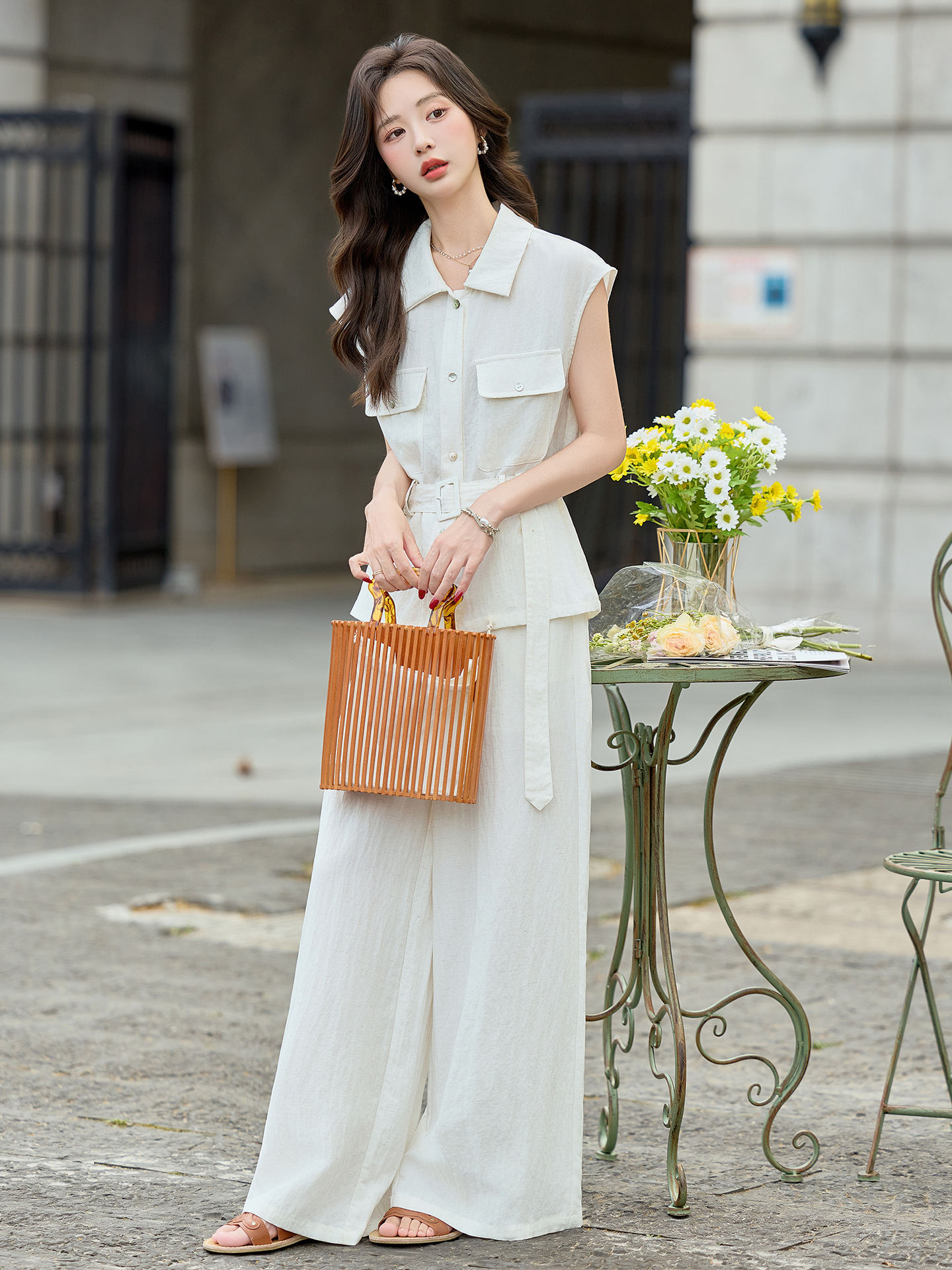 Bộ jumpsuit nữ tay ngắn cổ bẻ ống rộng mùa hè 2026 — màu trắng ngà, màu vàng